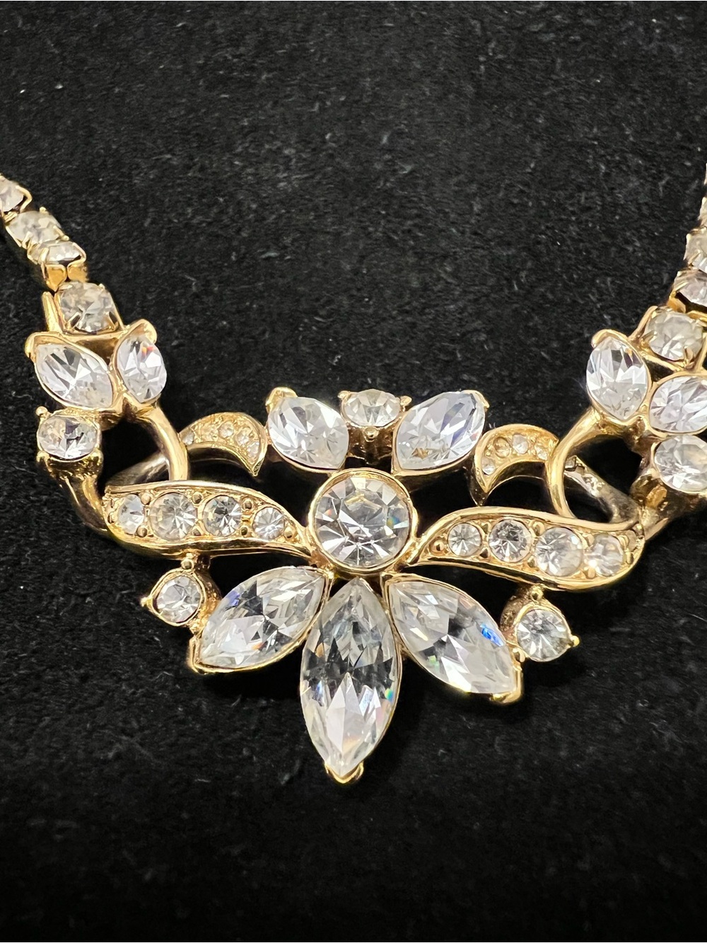 Vintage Trifari
Rhinestone
Necklace Gold
Tone Floral
Statement
Choker Signed
